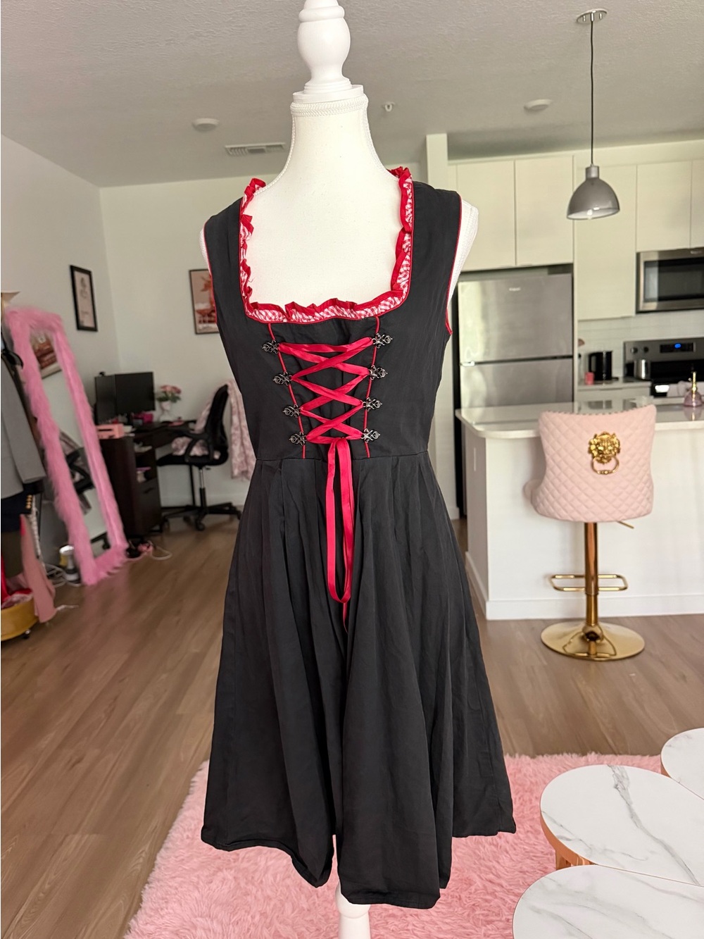 Black dirndl Oktoberfest Dress Red Lace-Up Detail traditional German vintage